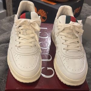 Gucci Men's Off-White Sneakers with Green and Red Accents